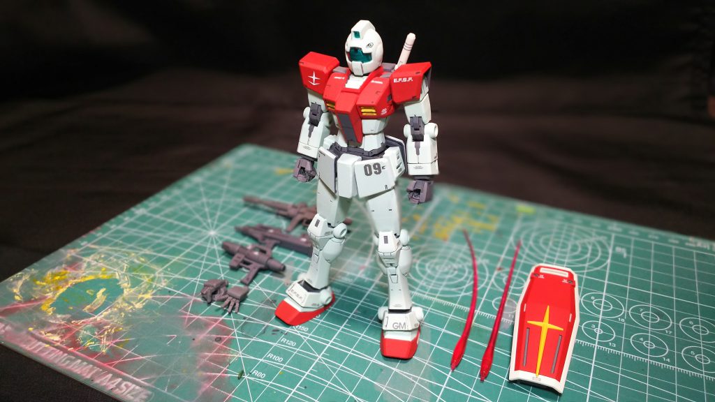 付属品は元々あったものに加えてビーム・スプレーガン、ブルパップ・マシンガンを追加しました。
ビーム・スプレーガンは腰にマウント可能です。