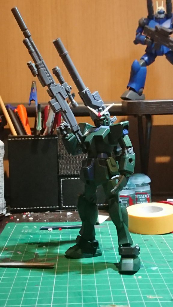 変更箇所はアンテナとフロントアーマー、バックパックをキャンペーンのもに変更したのみです。
二色の緑で塗り分けたのですが少し濃かったかな?と思いますが個人的には満足しています。