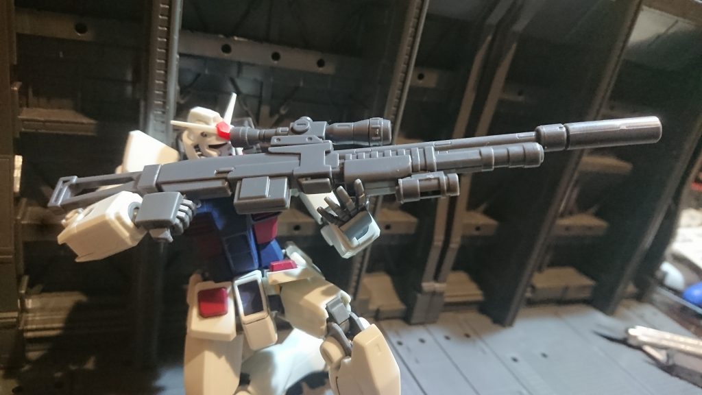 組み換えでスナイパーライフル仕様に。
こちらを持たすと多少手甲が干渉するので装備の際は取り外している方が良さそうです。