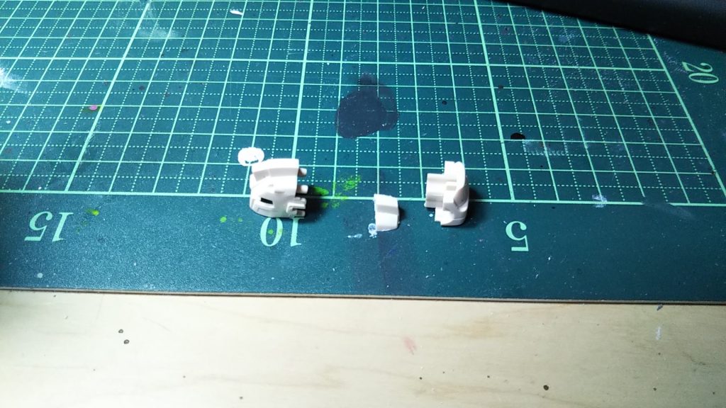 頭の後ハメ加工。