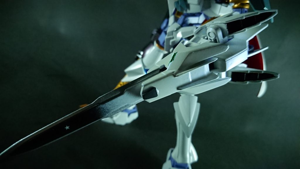 *『白上ソード』*
ガンプラらしく、メカメカしい『狐』の左腕の装備。
