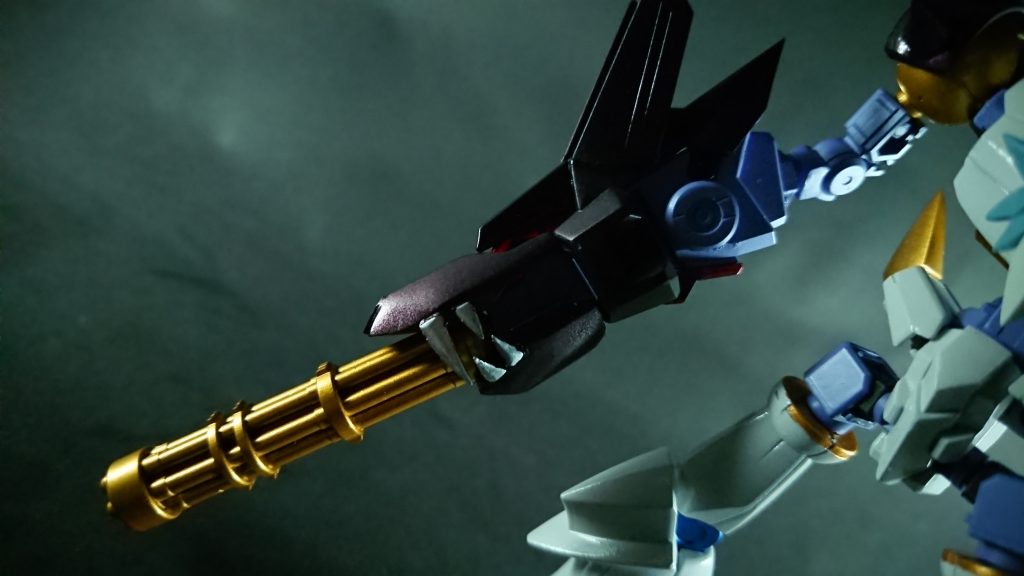 *『黒上ガトリング』*
凶暴な感じの『狐』イメージの右腕。