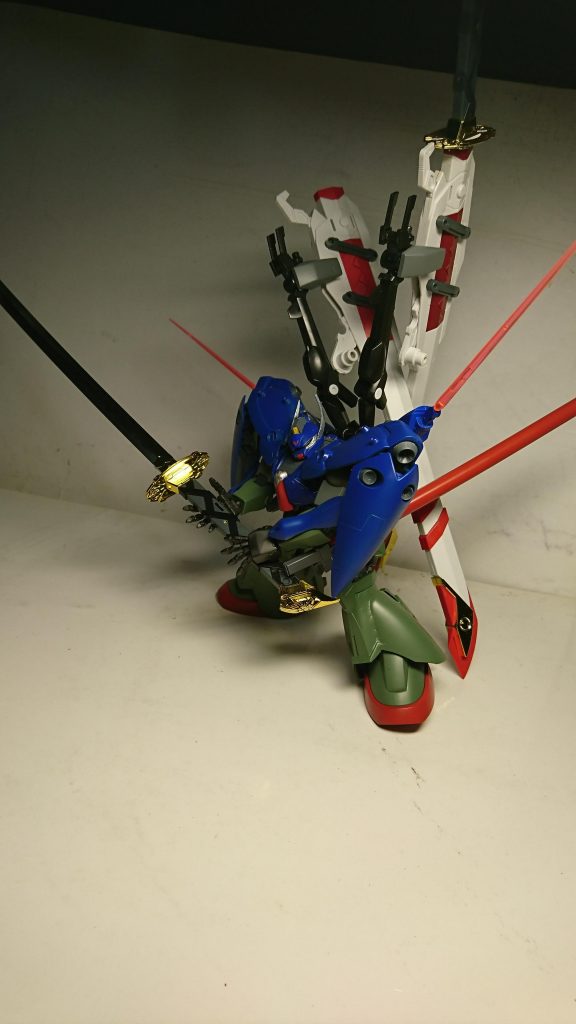 隠し腕を展開することで∀のような空間転移も可能。空間移転居合、空間転移一刀斬り、空間転移大文字斬りが必殺技。