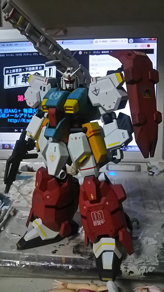 肩のキャノンはK社のG雷のバズーカです(笑)