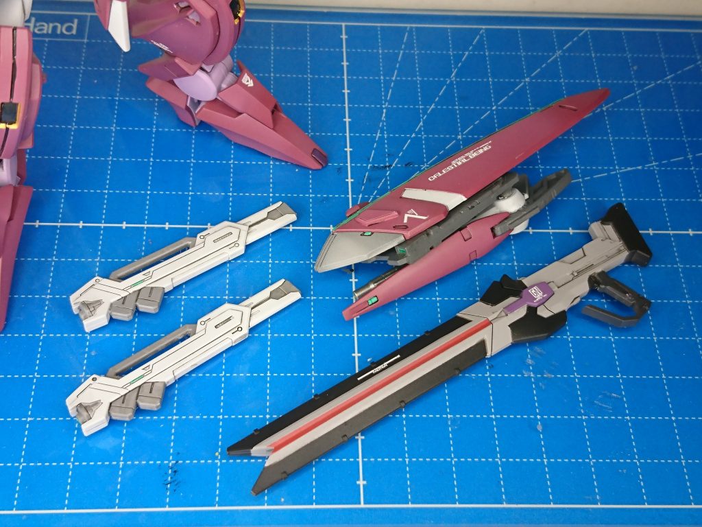 武装
オリジナルのGNロングレンジライフルとGNシールド、並びに某武装を仕様したショルダービーム兵器。