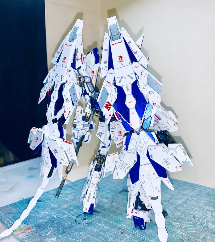 背部はスタビライザーとバックパックのアームドアーマーのマウントのみHGペルフェクティビリティの流用です。
