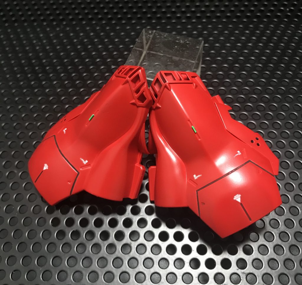 脚部のデカールとグリーンポイント設置の段階です。