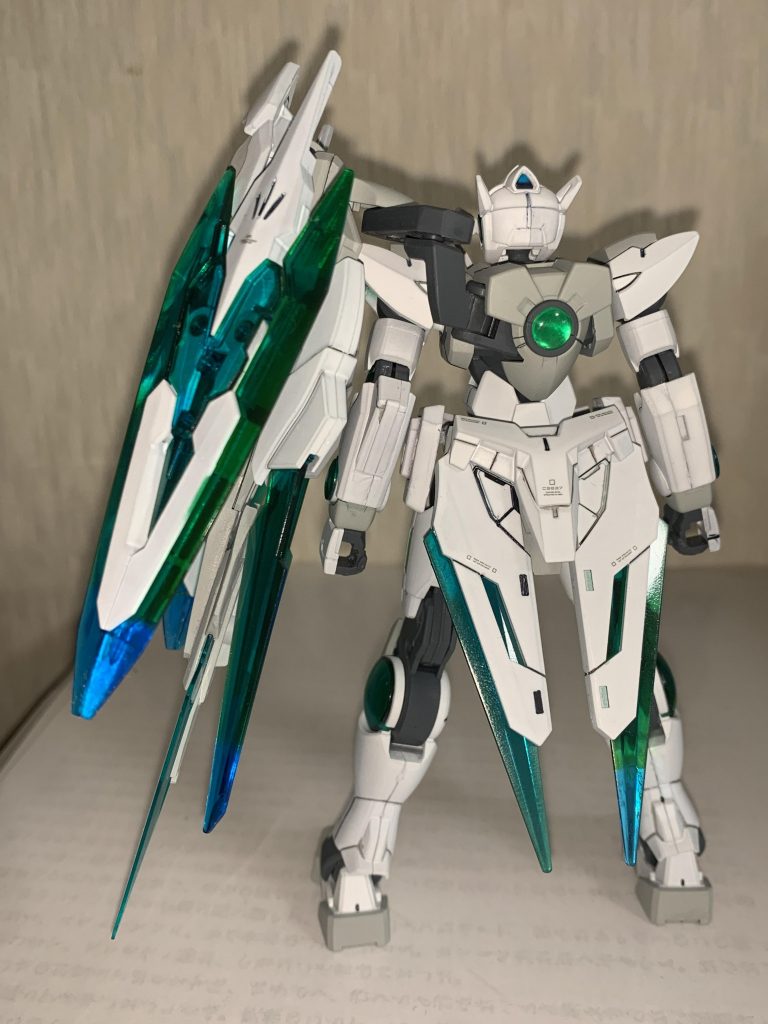 背面の太陽炉が入っているところにはクアンタで定番のHアイズをはめ込みディテールUP