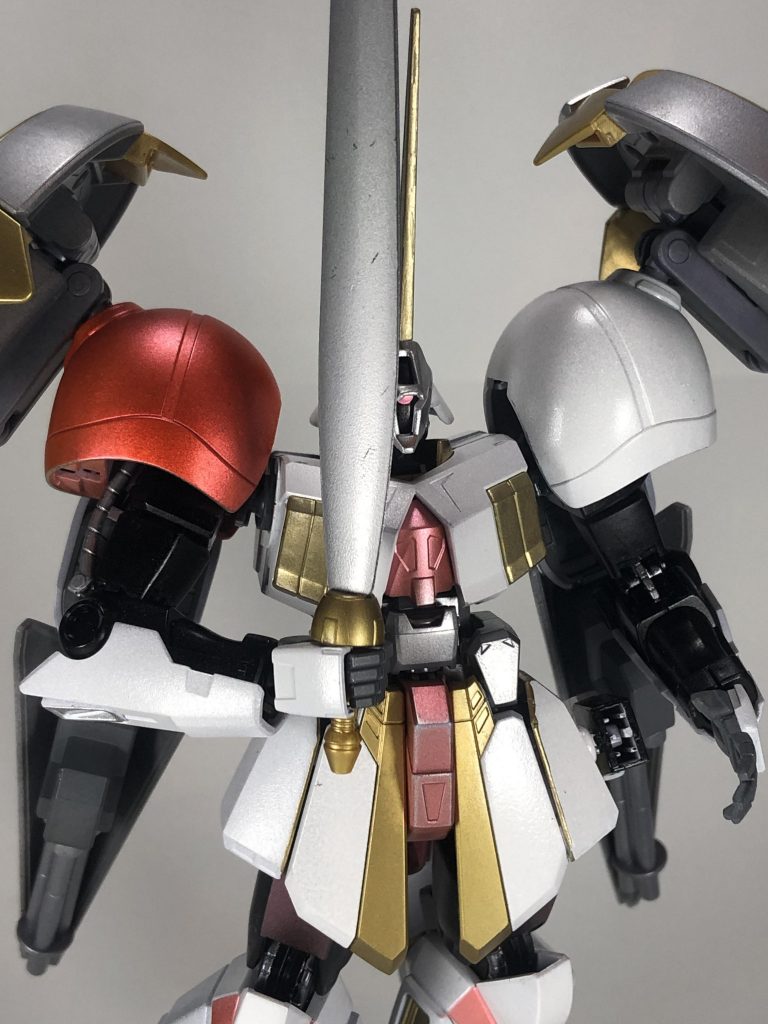 ビームソードはシルバーで実体剣に