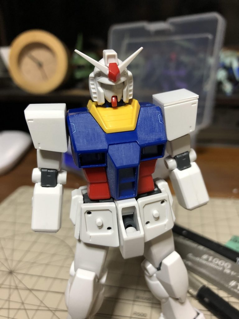 肩パーツ、左が成形後、右が成形前。