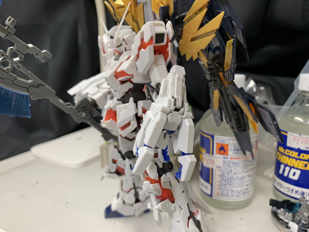 アームドアーマVNはネオジムにて脱着可能ですが、これも完成後に拡張ユニットが出た際に発狂しそうでした。