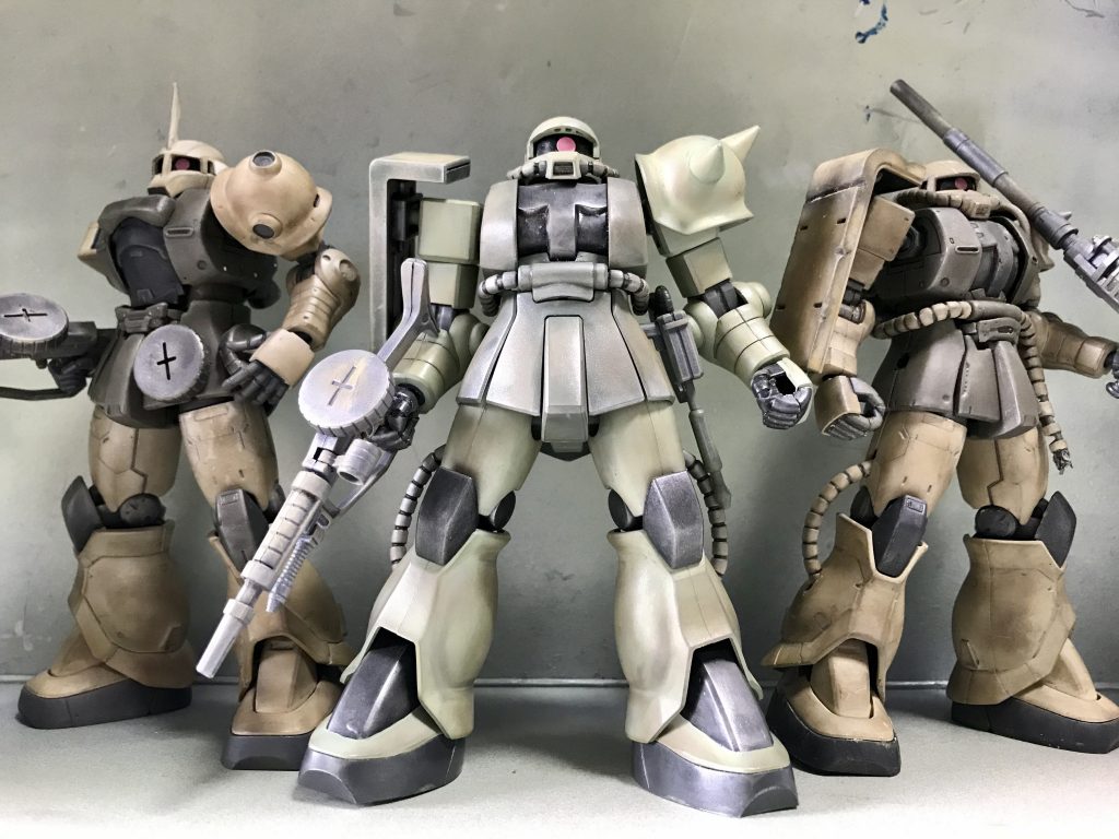 ザク三連続。パイロットはノリス(大佐)設定ですから、センターです(笑)
左はトップ少尉機、右はデル軍曹機です。