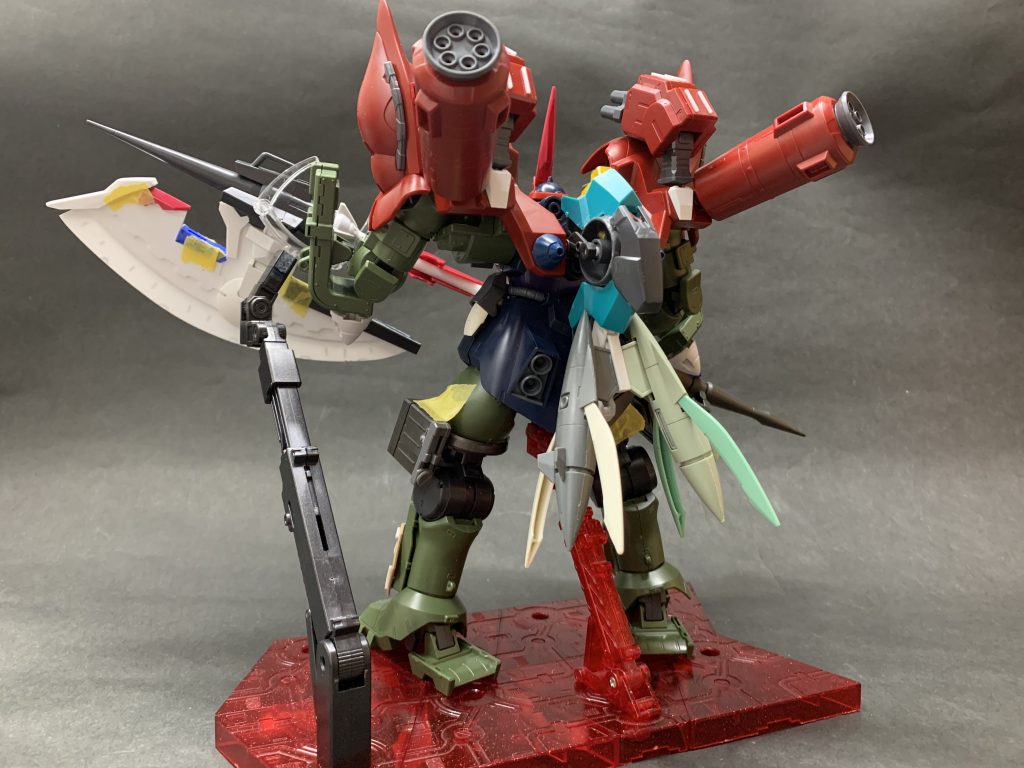 背中はジャンクパーツで固めてガデッサのパーツをブースターとして取り付け。