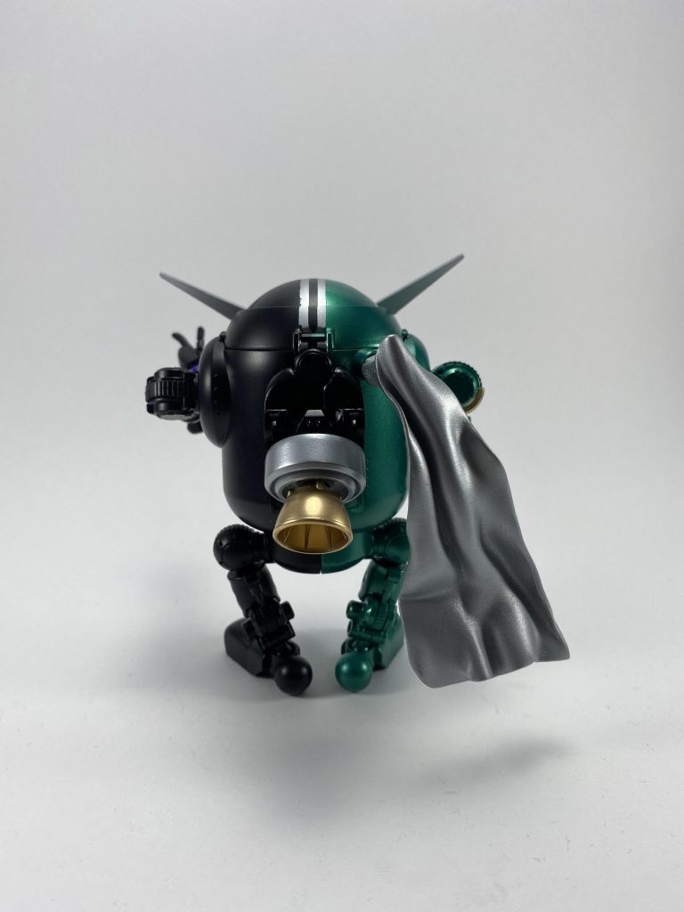 後ろ姿です。
バックパックは小型化して、マフラーはパテで自作しました。