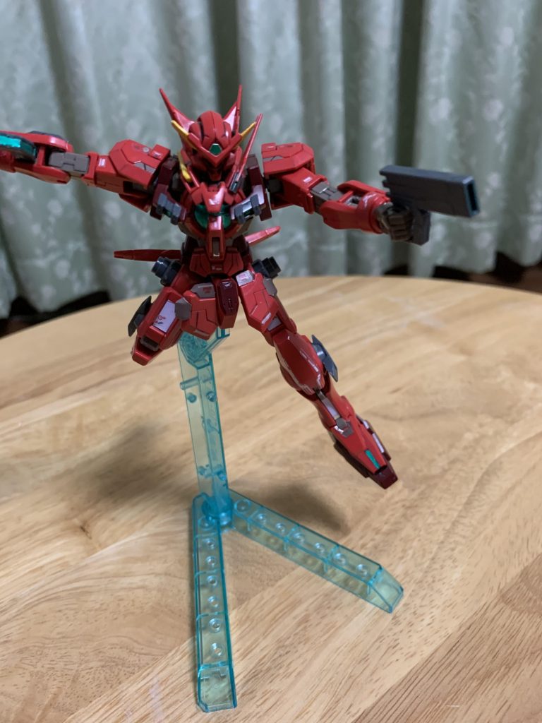 追加武装2
GNレーザーガン
もはや何の余剰かもわからないのを組み合わせた所、魔法科高校の劣等生に出てきそうな武器が出来ました。GNレールガンと連結でき、グリップになるようにしています。そこはスローネを参考に