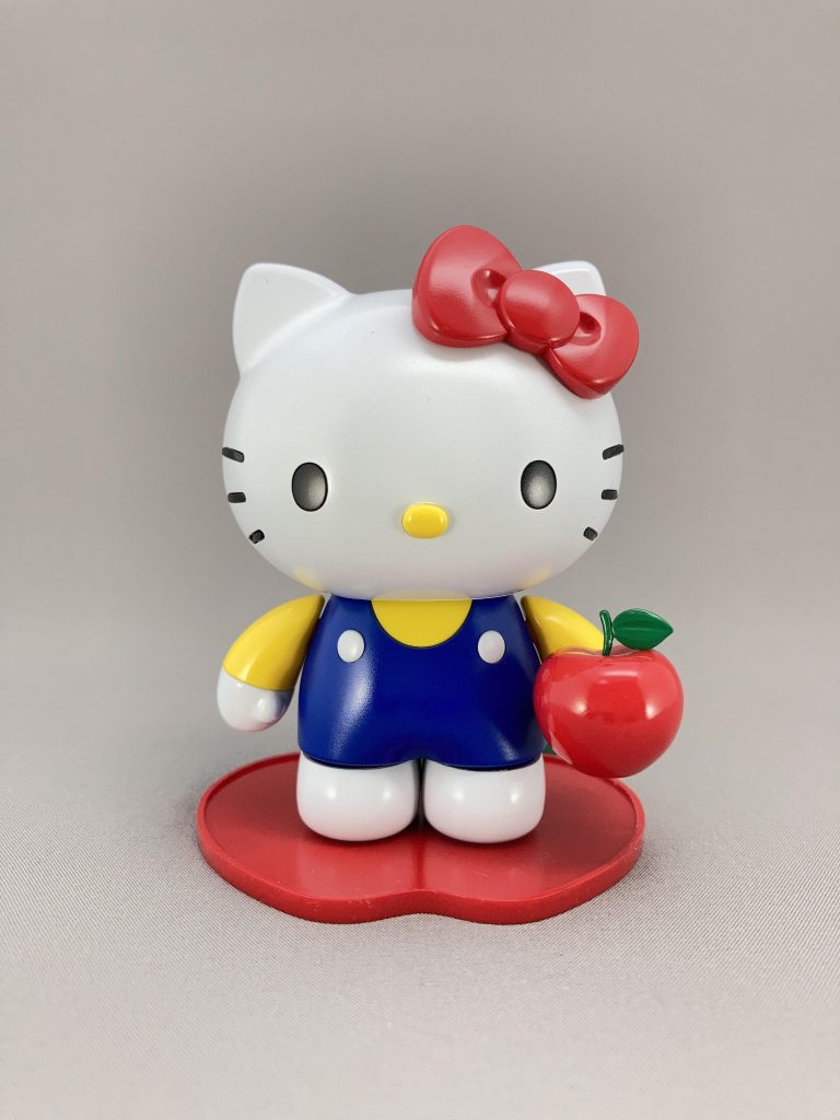 正面。
りんごの葉と枝は切り離して塗装後再接着しました。使わない右手の穴はランナーで埋めました。