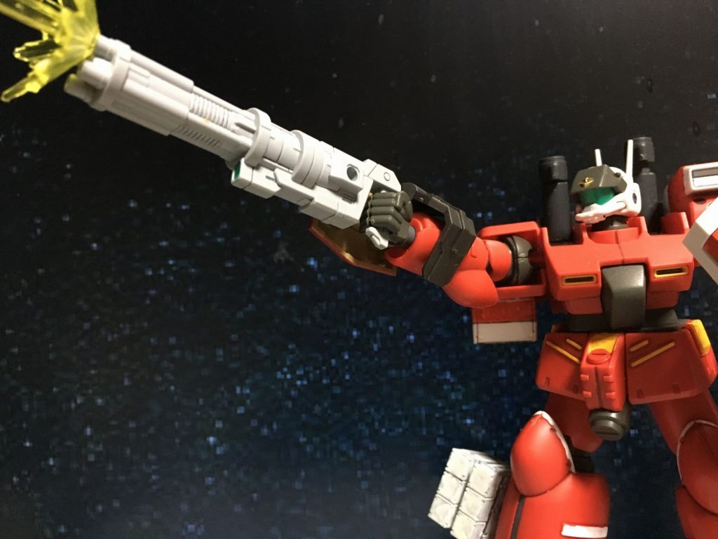 ビームガトリングガン。腕に固定して装備される本機の主武装。