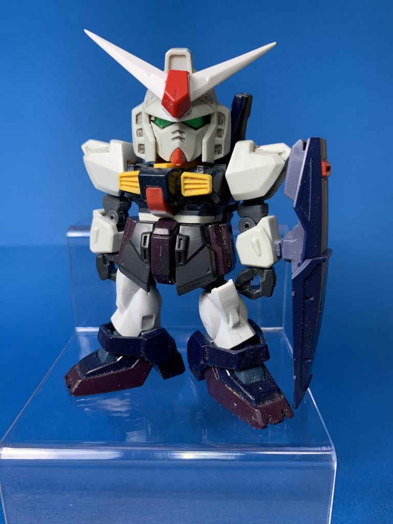 BB戦士から頭と肩、腕を使用。

旧HGから腰部、盾、バックパックを使用。
胸のインテークもHG使用してます。
足はBBか旧HGか新HGのどれを使うか悩んみましたが、少し大きく感じましたが旧HGの物にしました。

脚部のみ1／220を使用してます。

手とアンテナはクロスシルエットのガンダムから流用してます。