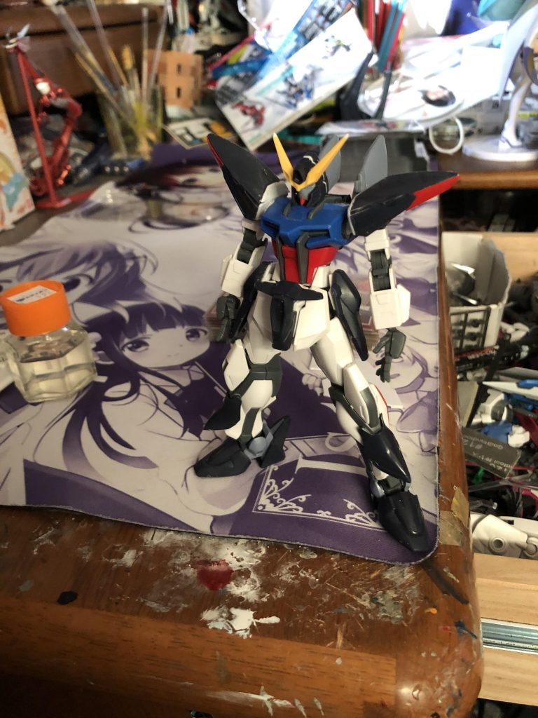 とりあえず今回はブリッツをまず現代キットに合わせるところから始まりました。
と言ってもストライクにブリッツの特徴的なパーツを被せただけなんで割とお手軽でした。
肩パーツの改造が多少面倒だったくらいですね。