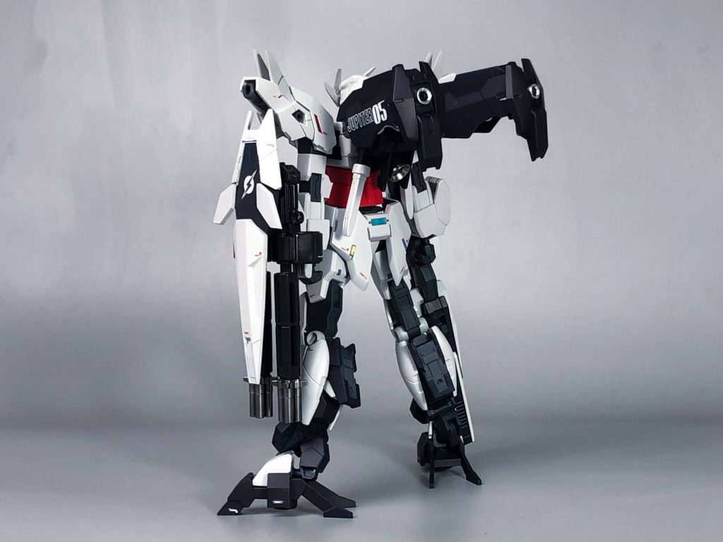 バックショット。少し分かりにくいですが、リアアーマーのモールド部にホログラムフィニッシュを貼っています。