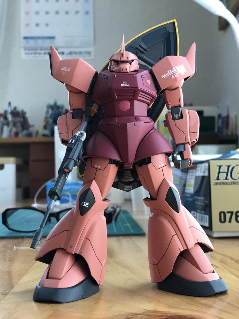 太腿のボリュームを増し、筋彫りを変更しました。