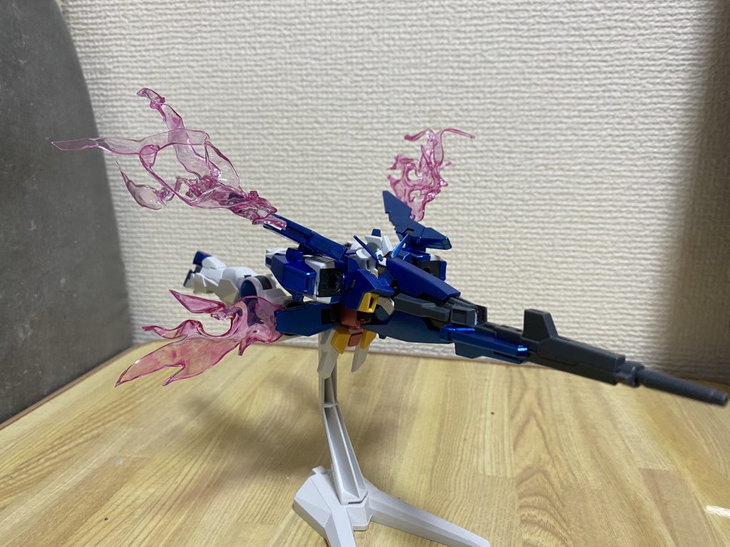 ストライダー
腰のビームエフェクトは可変形態だと無理やりついてる形なので、別形状をそのうち作りたいです。