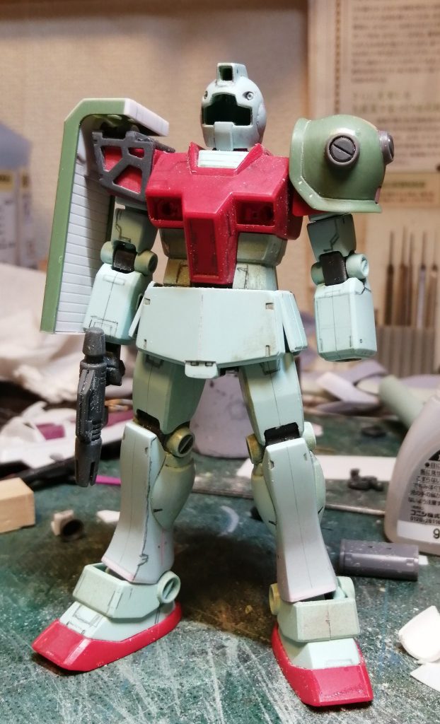 HGUCの元キット、大変素晴らしい出来。胸と足を幅詰めしました。