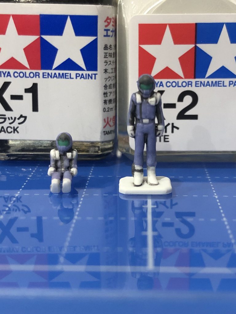 パイロットも何とか無難な感じに塗装できました💦