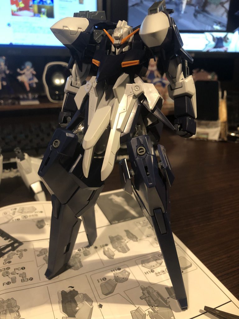 手始めにハイゼンスレイⅡの脚にフライルーをポン載せ