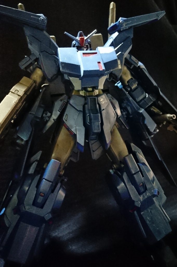 肩アーマーや腕の装甲や腰装甲もつけれたのですがシナンジュぽさを残すためつけませんでした　