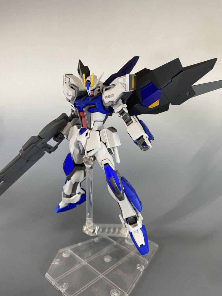 ノーマルポジション。
バインダーのスラスタを後方に向けた宙間戦闘用のモードです。