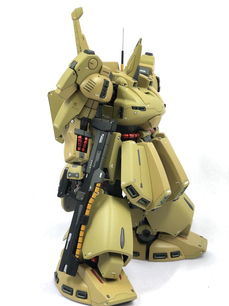 横から
武器は煩くない程度に塗り分けました