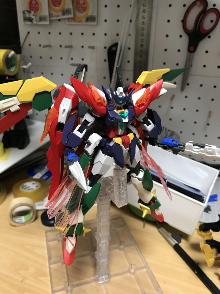 ボツにしたビームマントとGNソードバージョンです。あまりにも盛りすぎてしつこく感じたのでボツとしました。