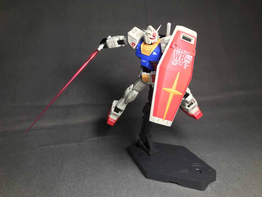 アクション:ビームサーベル
抜刀ポーズの撮影が苦手すぎる…
シールドはデカールで遊べるので好きですね。