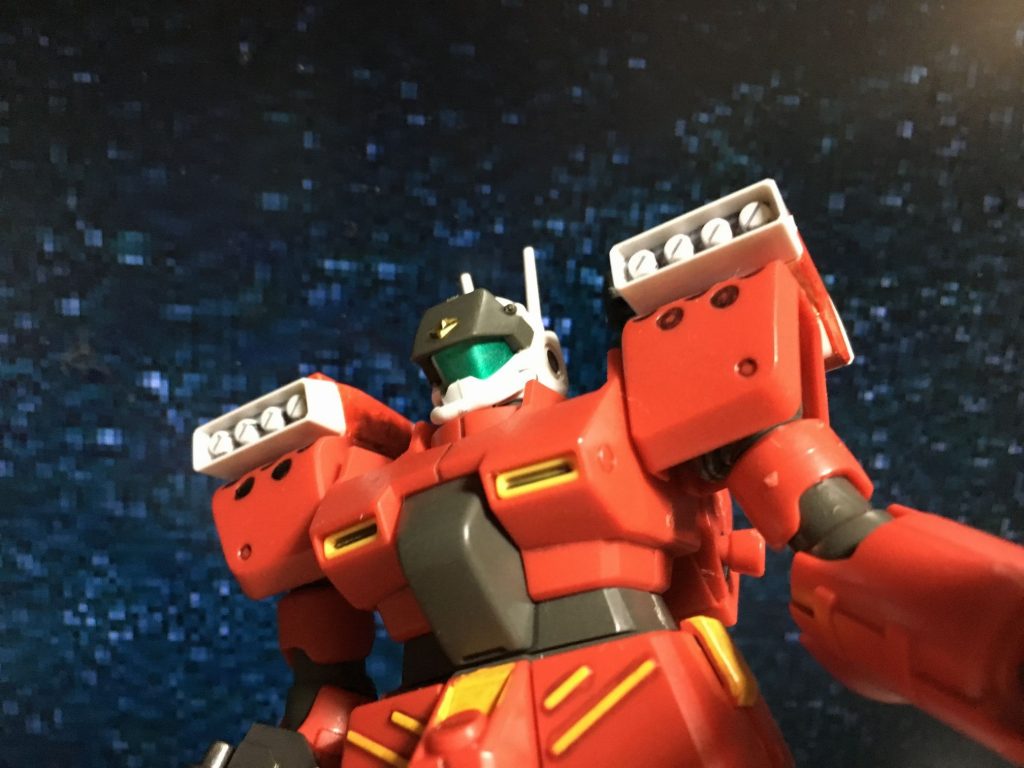 ショルダーミサイル。ジムⅢ系のミサイルポッド。やはり遠距離の敵に有効。