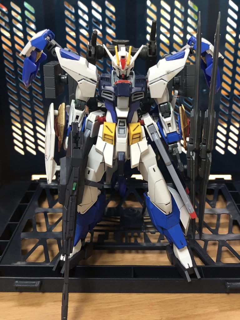 フルアーマーモードバックパックに装備を追加しGNドライブとハイパーデュートリオンエンジンと直結してます武装は右手にビームショートライフル左手に手裏剣型大型アーマーシュナイダーバックパックにミサイル、ソードビットGNコンデンサー付きGNソード特殊システム スカイトランザム(発光時機体色が青ぽい白になります)