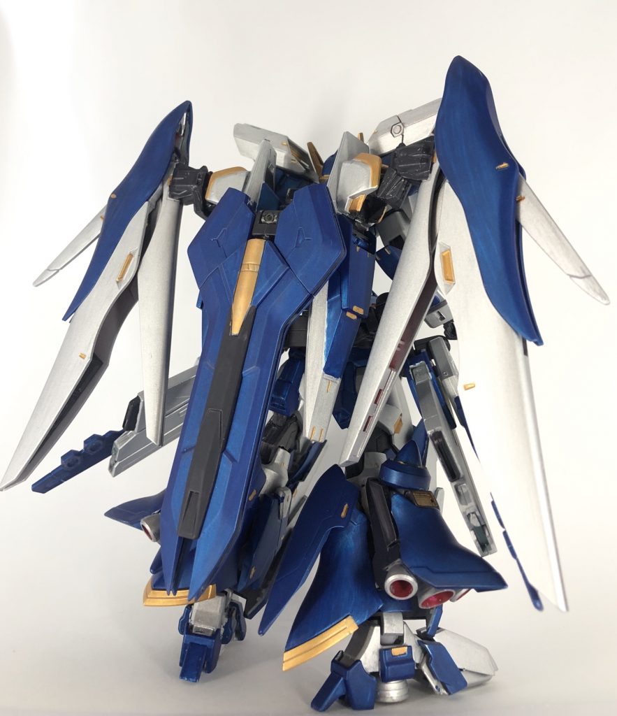 Gバウンサーの形状がとても好み。
故に製作過程で変形時の形状を優先し肩アーマーの一部を切除した以外は、元に装甲等を貼り付けていく形で製作しています。