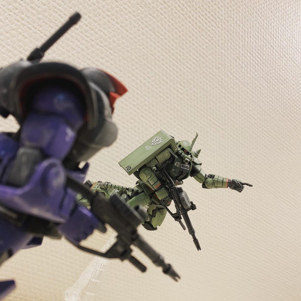 リックドムくんと共演です。指差しハンドのおかげで連携ポーズが捗ります。