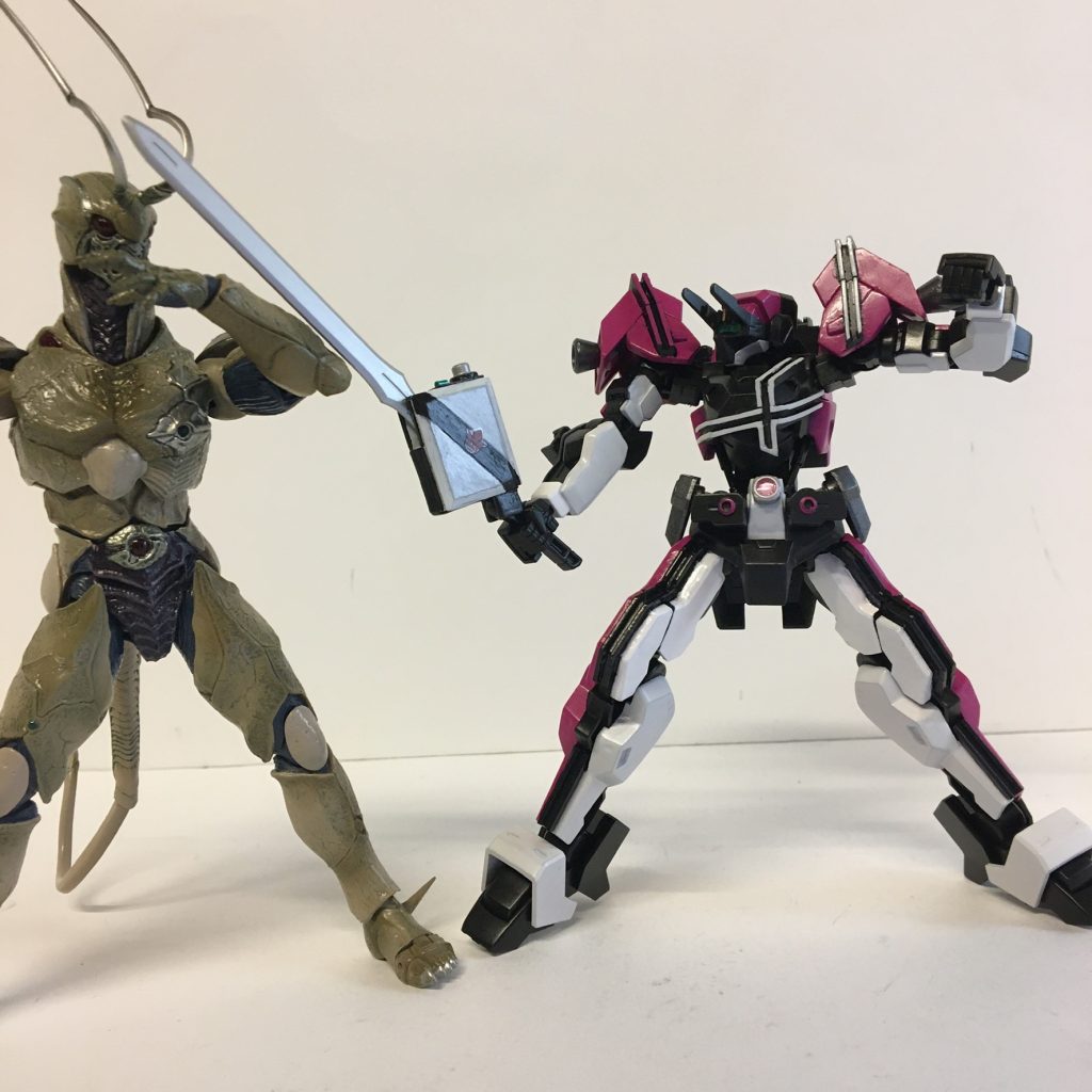 開閉からのカード取り出しギミックはさすがに作れませんでしたが綺麗にまとまったデザインになったと思います。