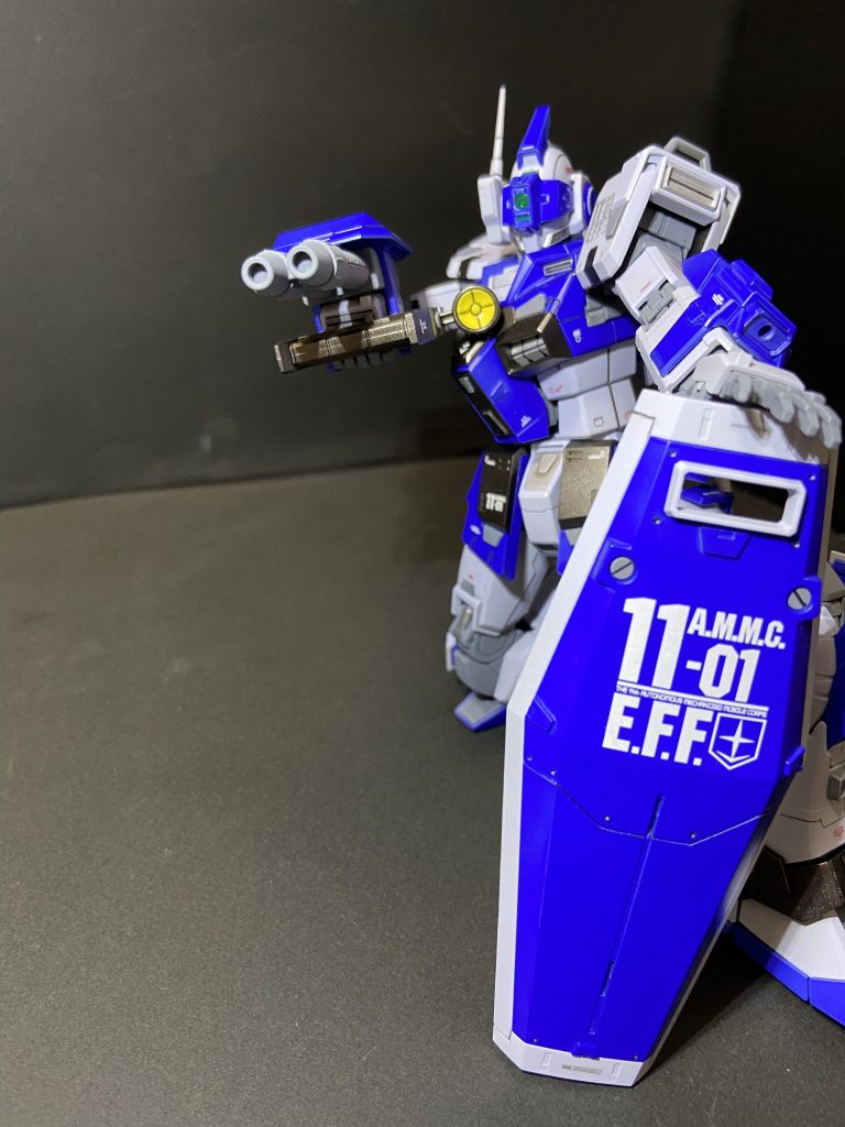 バイザーもジムスナ系だけあってしっかり下がります。