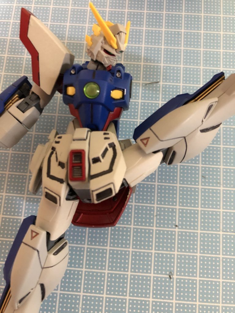 サイドアーマーを後ろへ動かせば開脚を妨げるものも無くなります
以下ポージング