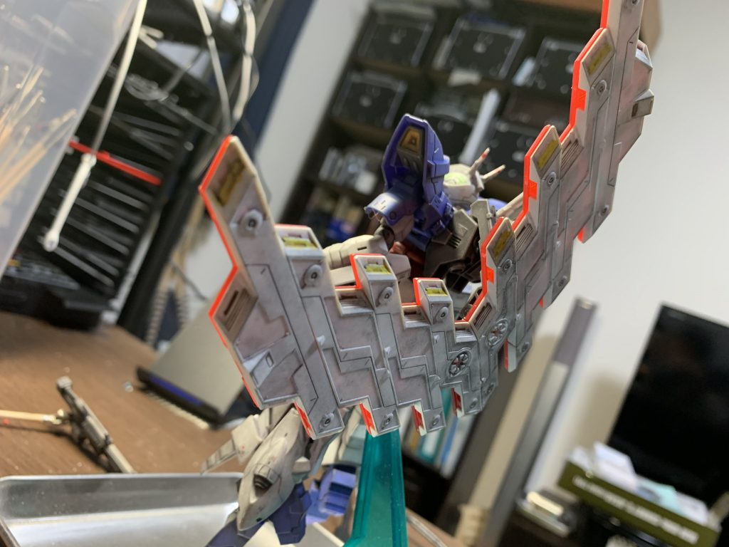 光源の方を向かせ、後ろから撮ると光って見えるわー