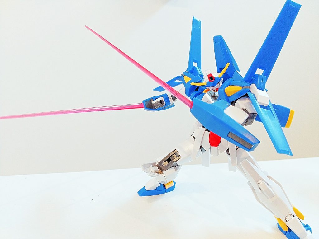 サーベルは腕のシールドにも装着できます。これはこれで個性が出てカッコ良いです。