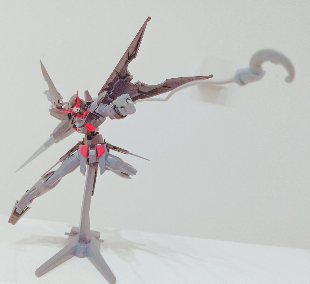 アンカーショット射出用のリード線も付属しています。画像でもわかるように、腰の稼働がホントに素晴らしいです