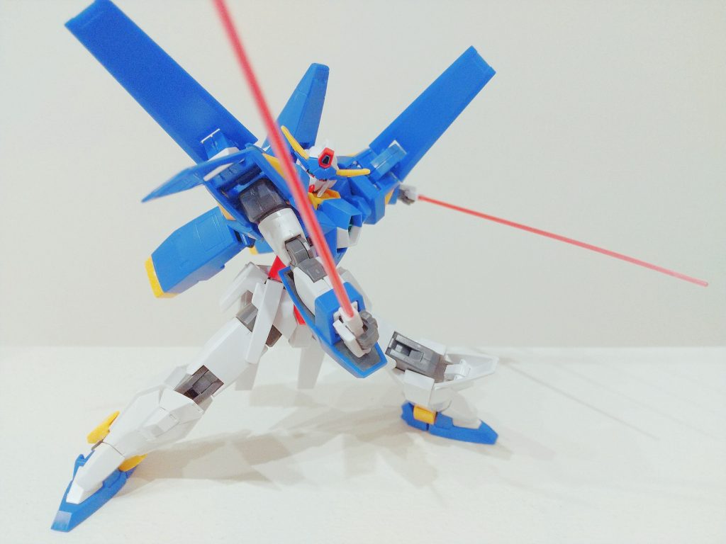 ビームサーベルは2本付属しています。
ちょっと待ってください笑
AGE3のビームサーベル姿、カッコ良くないですか?笑
ライフル装備のイメージが強いですが、ビームサーベルも似合います。