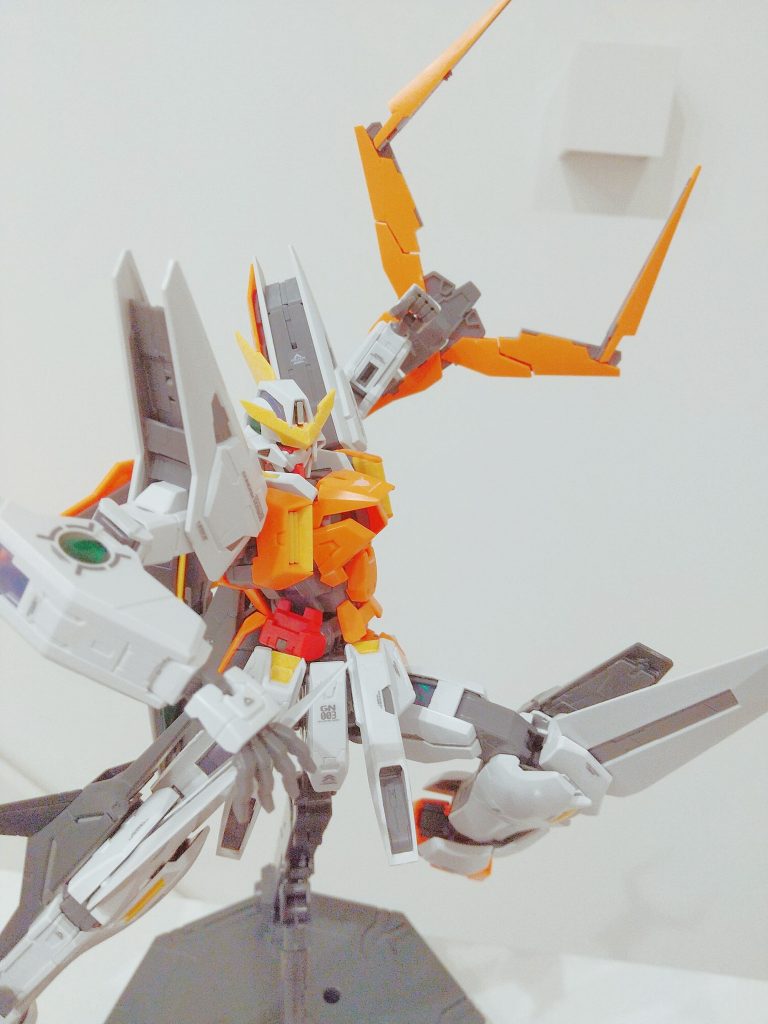 以上、MGガンダムキュリオスでした。最新のMGなので、色分けは完璧。いろいろなギミックで可動域を広げることができるので、さまざまなポージングが可能です。MGの00ファーストシリーズも残るはヴァーチェですね。そのあとはぜひ劇場版のハルートとサバーニャが欲しいです笑笑
