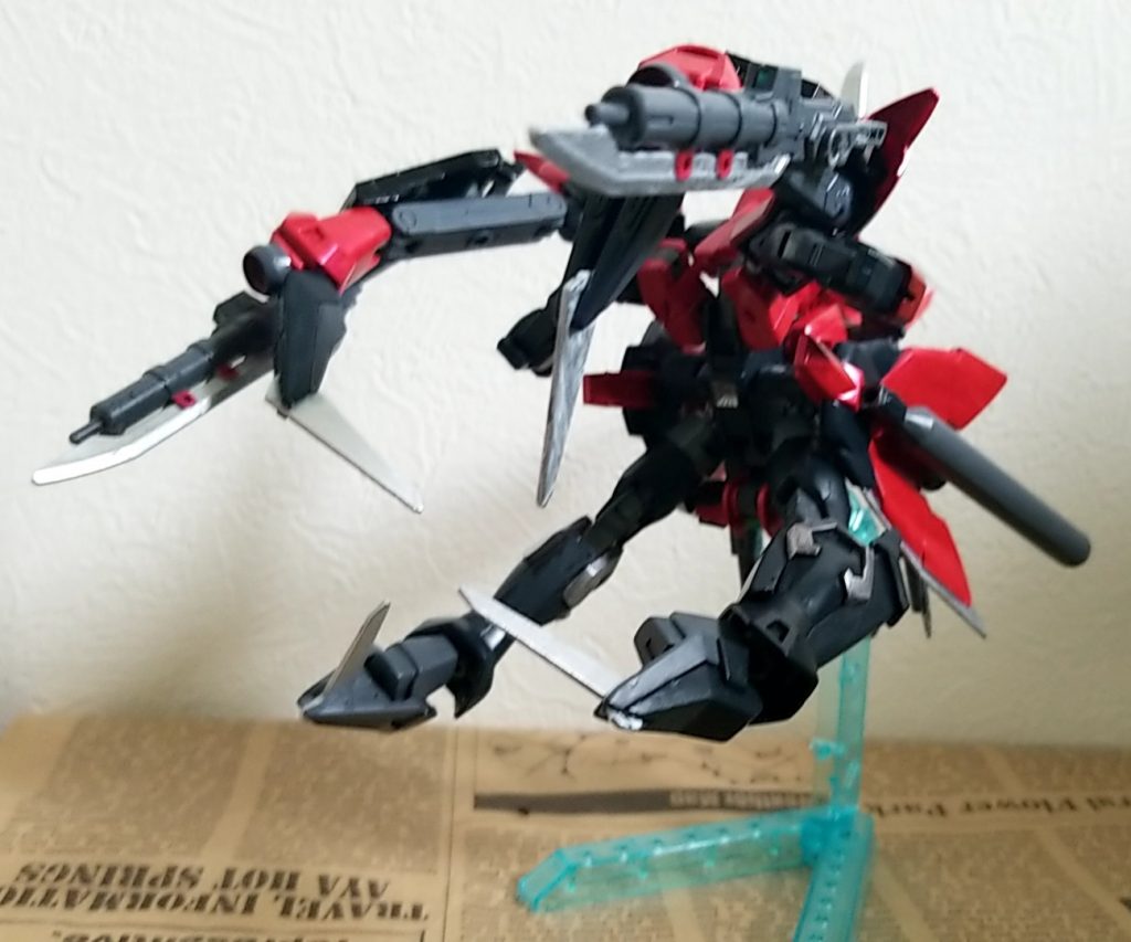 MA形態
地上でも運用するためにプロペラントタンクの追加、各部ブースターの追加、スキュラの威力を下げて持続性を向上させた