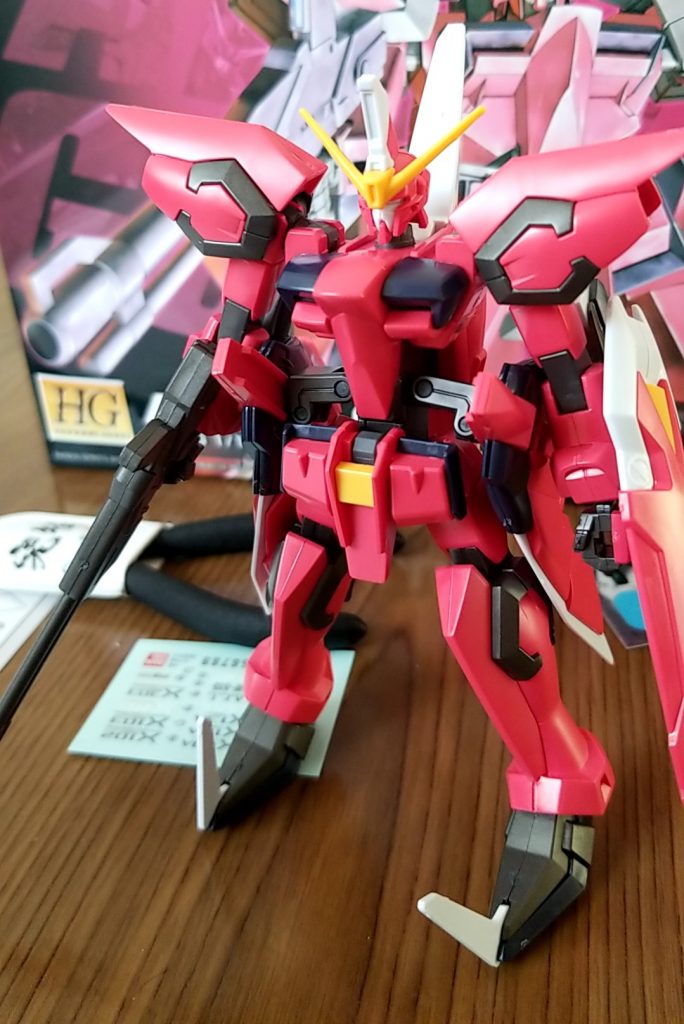 HGのイージスガンダムを使用
昔のキットながら色分けも良好、股関節がボールジョイントではなく軸式と少しイジれば今でも通用できそうなキット
しかし股関節の保持力が弱すぎてめっちゃ開脚するのが難点（あとやっぱり合わせ目も多い）