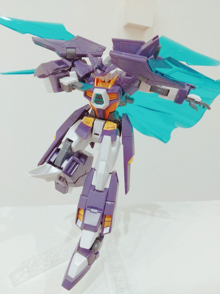 右手に持っているカードでいろいろな武装を召還できるとのことです。...ん?笑
それは....強すぎじゃない?笑