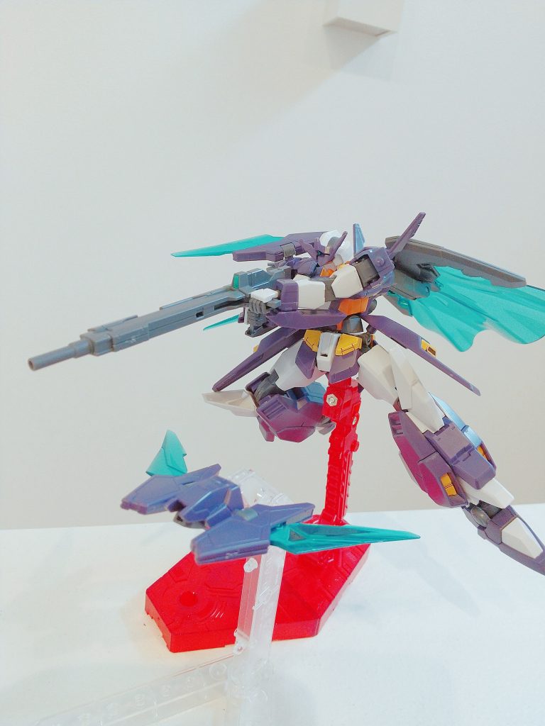 両肩の武装はトライバードとして分離させることができます。